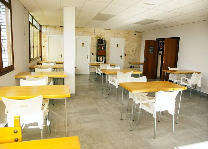 Artxanda Bilbao, Parking Gratuito En El Exterior Junto Al (adults Only) Hotel Bilbau