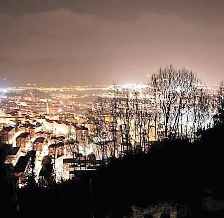 Artxanda Bilbao, Parking Gratuito En El Exterior Junto Al (adults Only) Hotel Bilbao