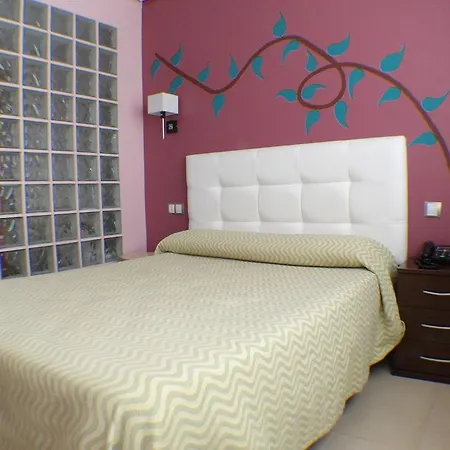 Artxanda Bilbao, Parking Gratuito En El Exterior Junto Al Hotel, (adults Only) *