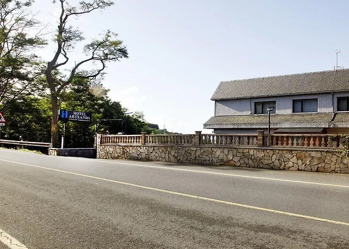 酒店 Artxanda Bilbao, Parking Gratuito En El Exterior Junto Al (adults Only) 毕尔巴鄂